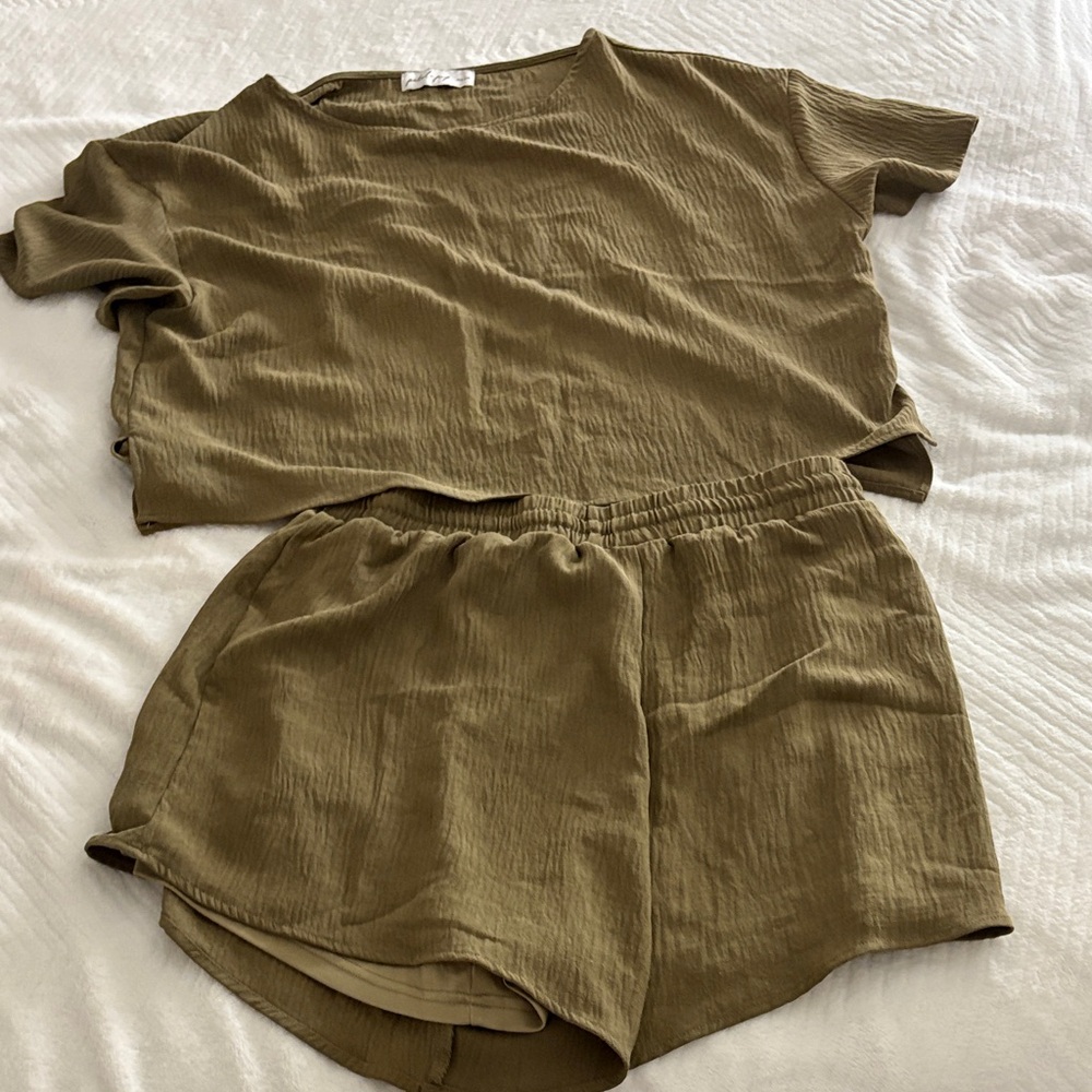 Petal & Pup Tan Lounge Set